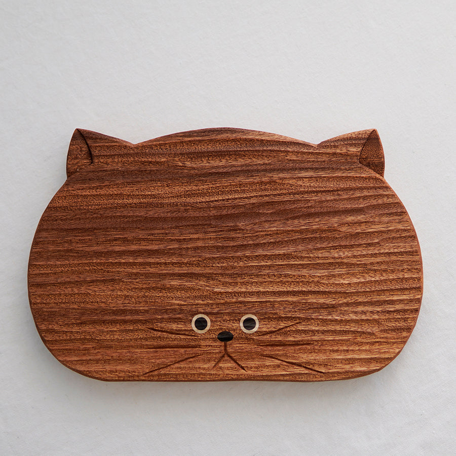 Bear-shaped wooden platter for party serving