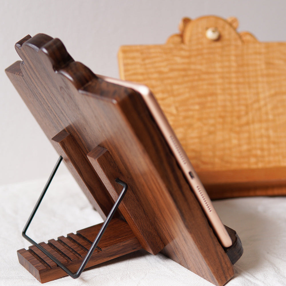 Cute bear-shaped wooden stand for books