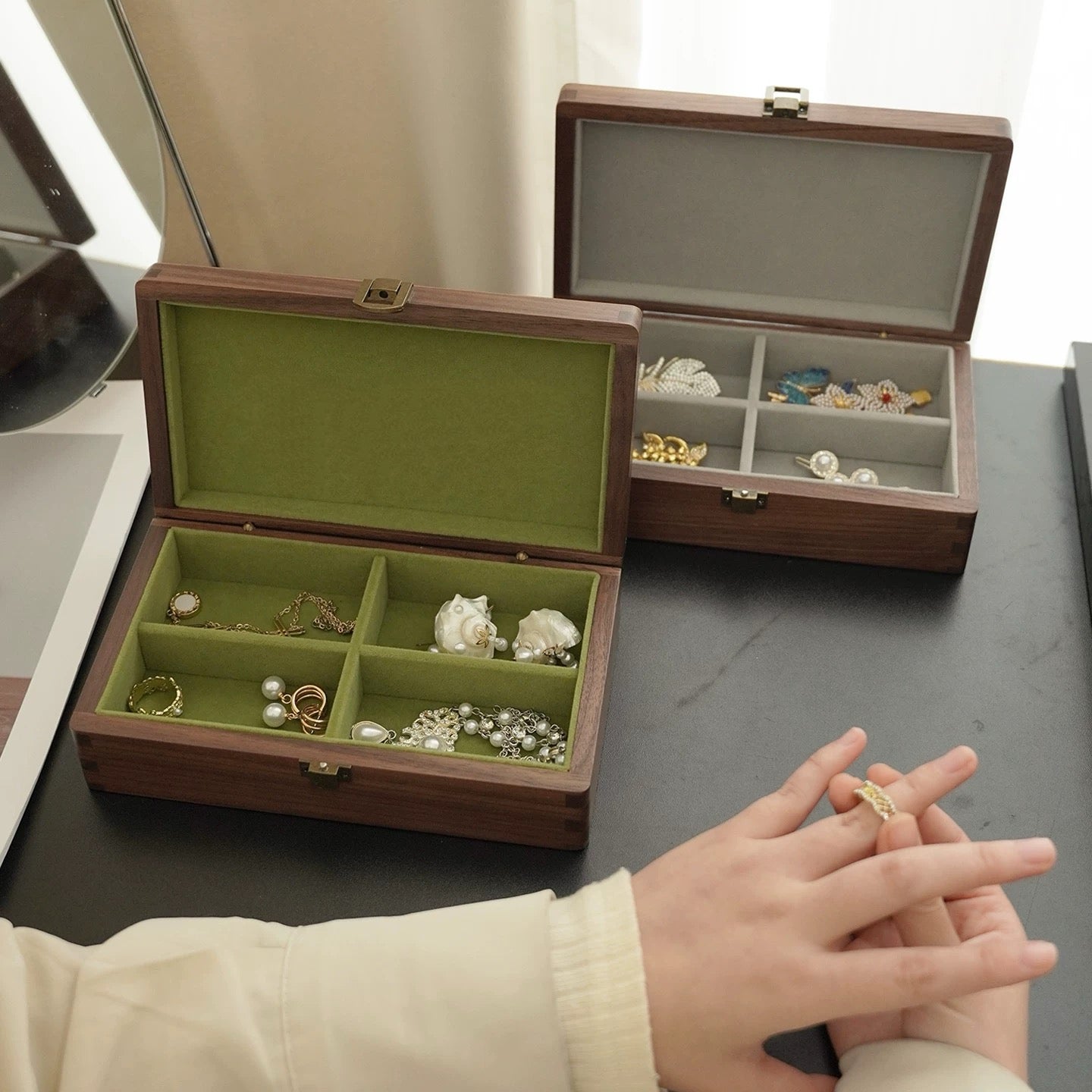 Emerald minimalist jewelry box for rings and small pieces