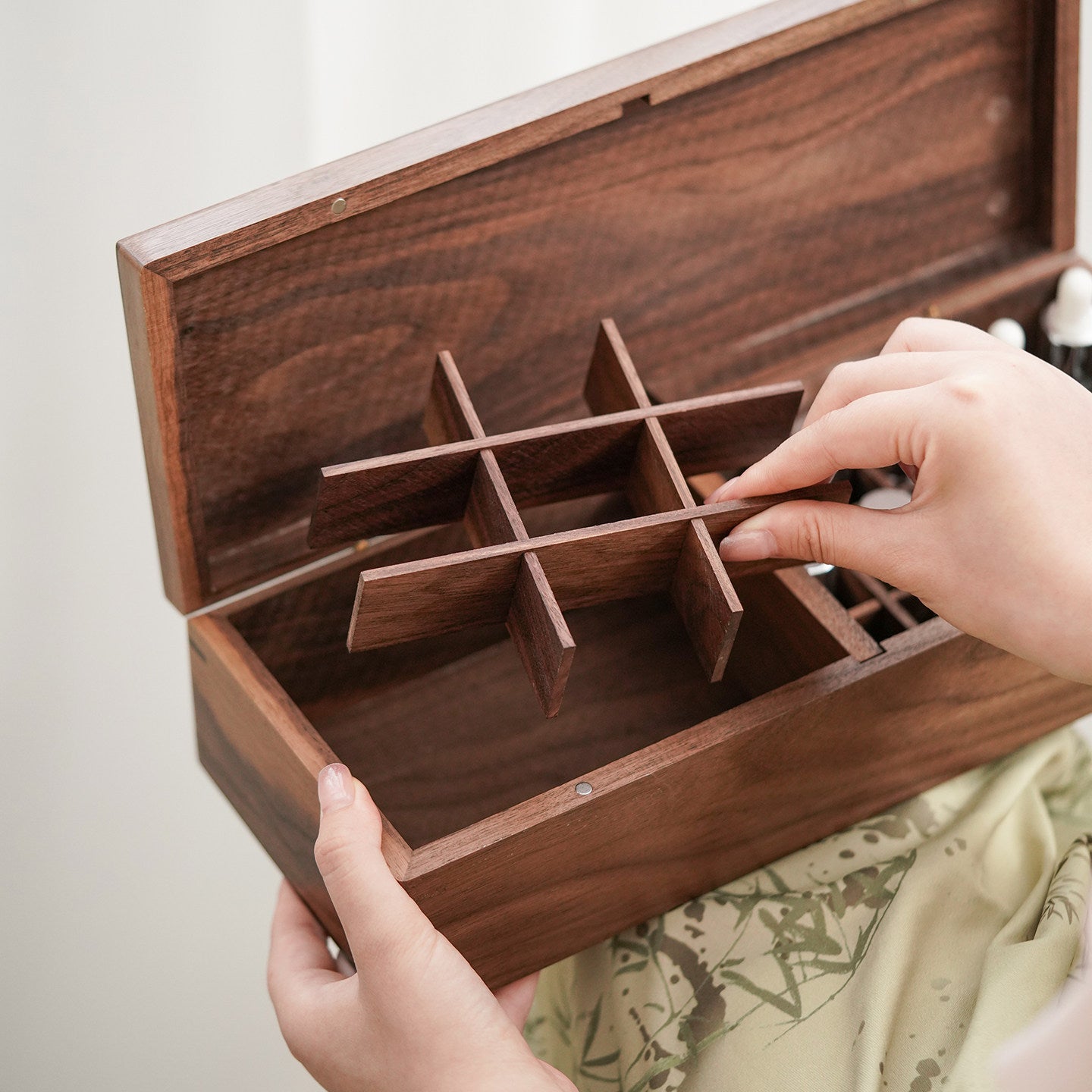 Lipora wooden storage box for essential oil bottles and lipsticks
