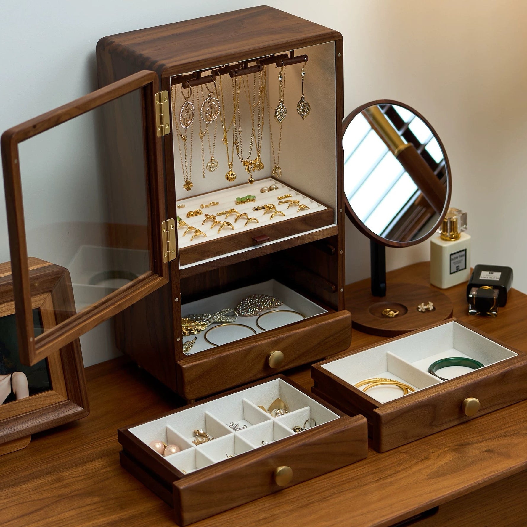 Lunaris jewelry box made of solid walnut wood