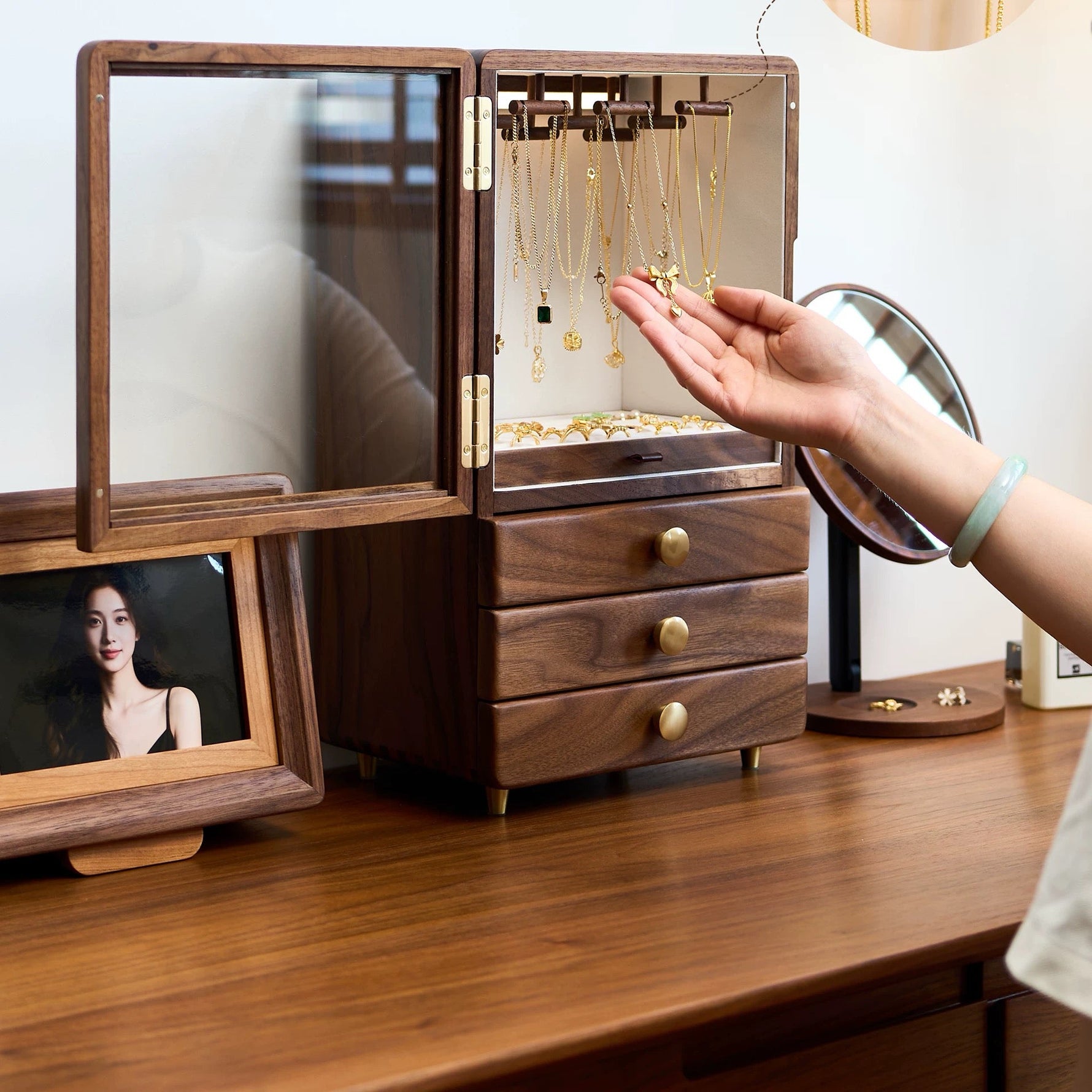 Lunaris natural walnut jewelry box for rings and earrings