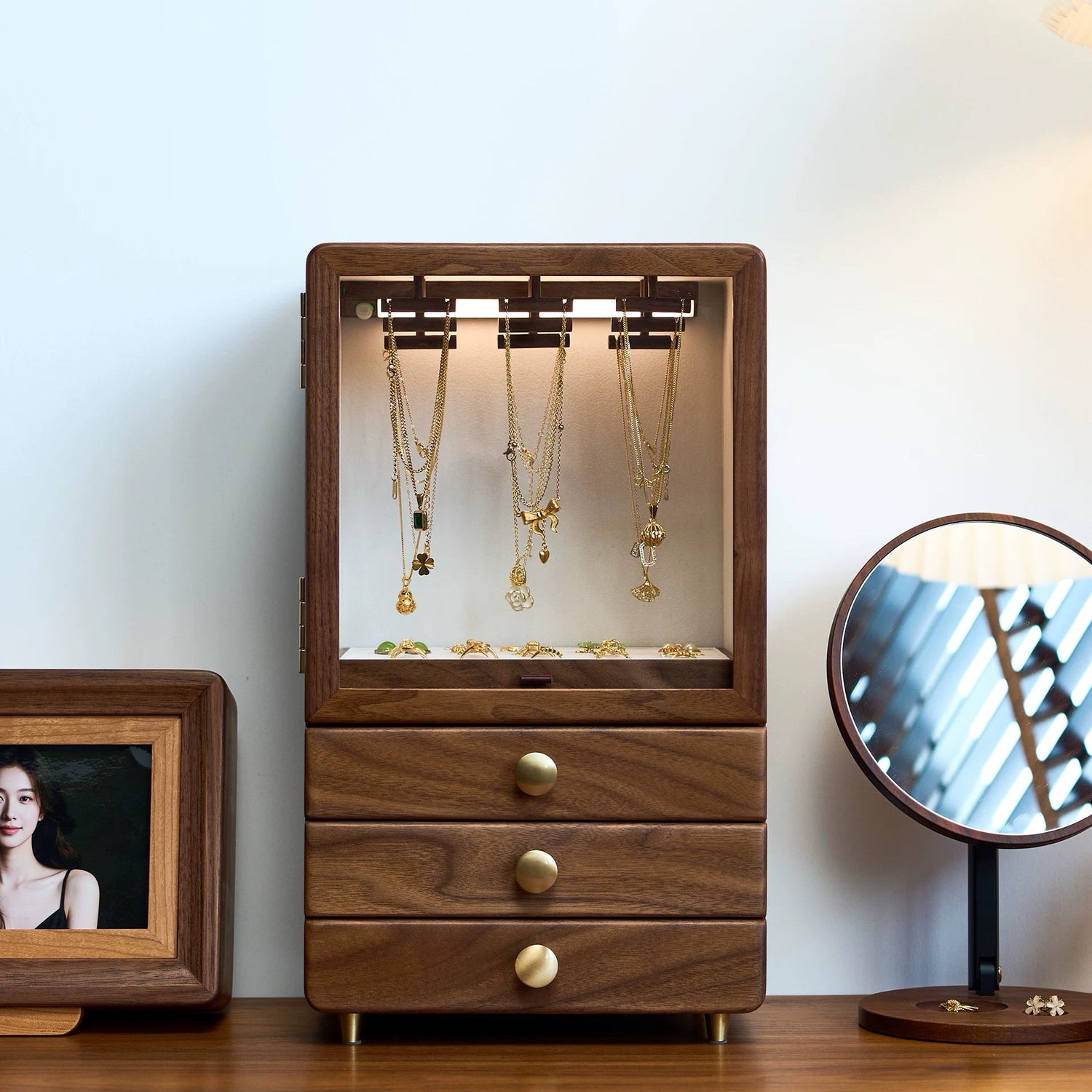 Lunaris wooden jewelry storage box with elegant design