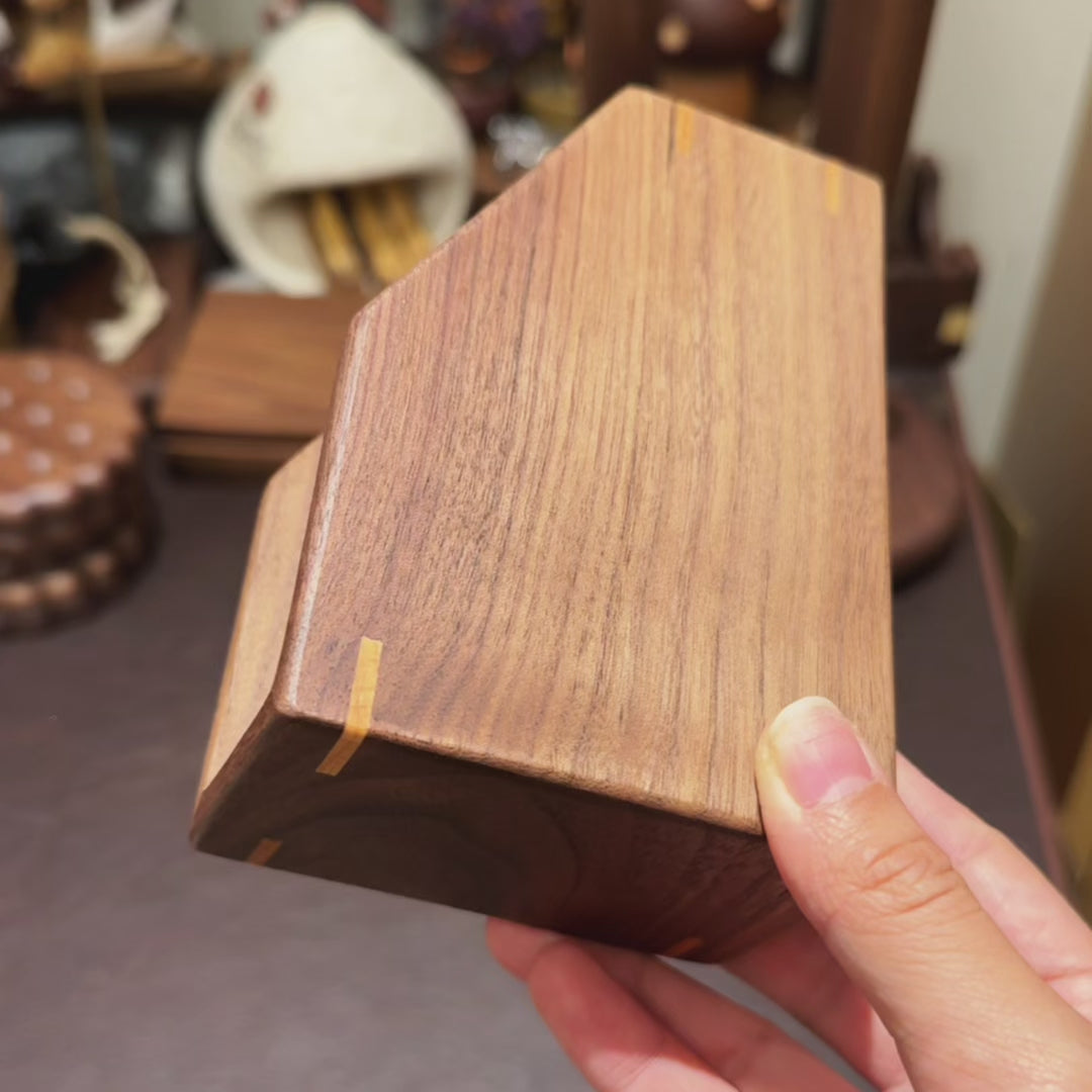 KAVÉ Walnut V60 Coffee Filter Paper Holder